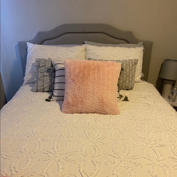 Full White Comforter with Decorative Pillows